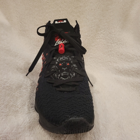 Nike LeBron 17 black infrared - Picture 2 of 8